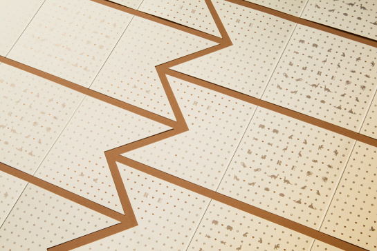 Partecipazione di matrimonio pieghevole con chiusura originale