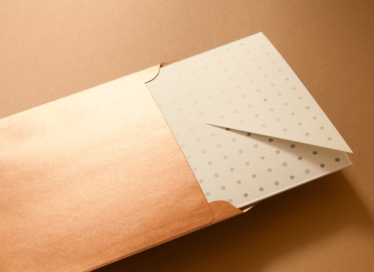 Partecipazione di matrimonio pieghevole con chiusura originale