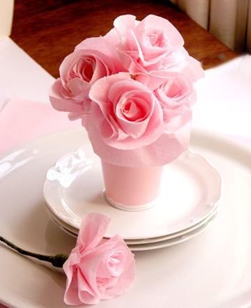 centrotavola di matrimonio con fiori di carta