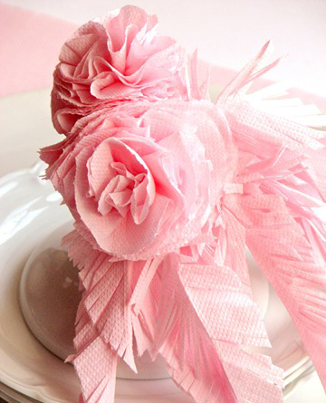 centrotavola di matrimonio con fiori di carta