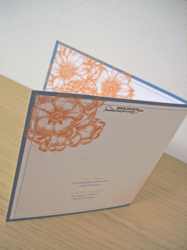 Partecipazioni di matrimonio blu e arancio con la frutta