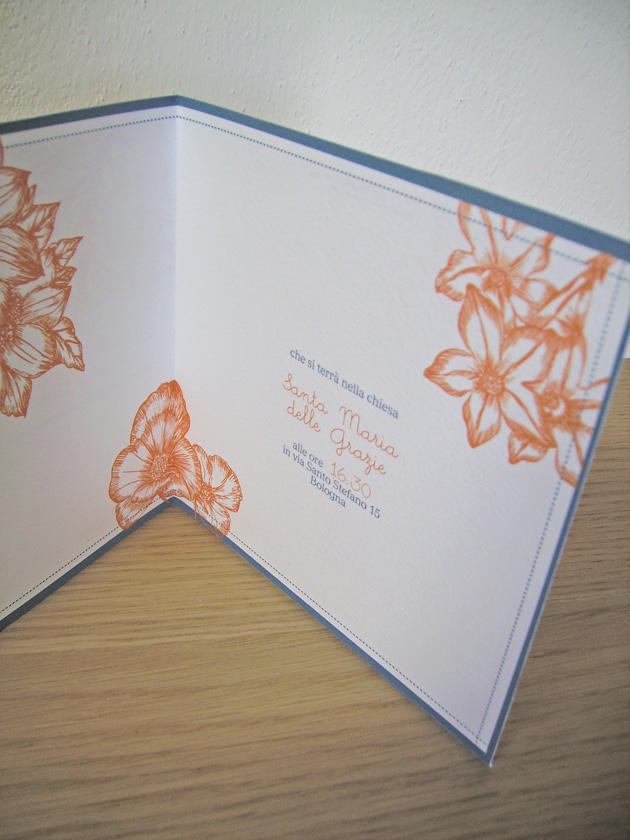 Partecipazioni di matrimonio blu e arancio con la frutta