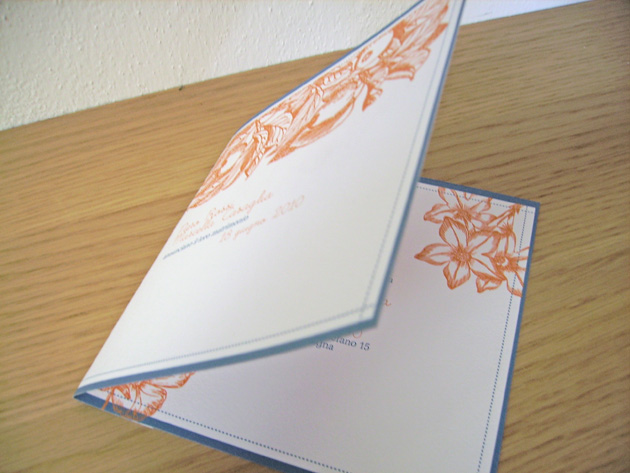 Partecipazioni di matrimonio blu e arancio con la frutta